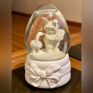 Vintage Department 56 Snowbunnies Look What I’ve Got” Snow Globe & Music Box